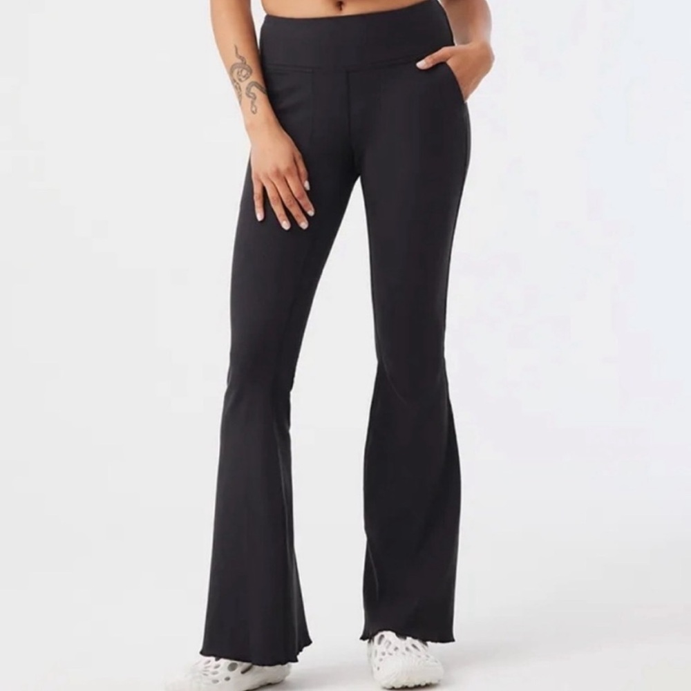 Outdoor Voices ribbed flare leggings
